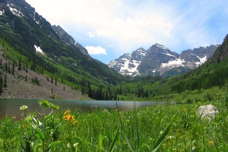 maroon-lake-and-maroon-bells-near-aspen-colorado
