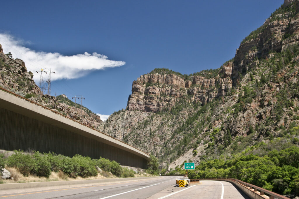 Glenwood Springs, Colorado — Hanging Lake and its waterfall in Glenwood Canyon