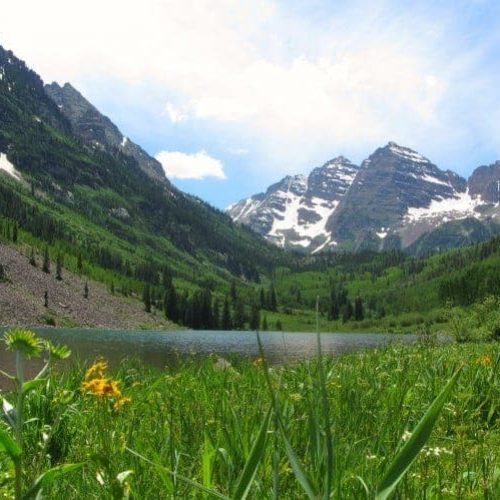 maroon-lake-and-maroon-bells-near-aspen-colorado